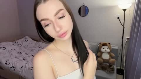 Snapshot of hey_lola_ chatting on November 19, 10:26 am Lola online show from November 19, 10:26 am