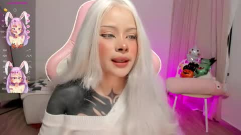 Snapshot of heybambino_ chatting on October 26, 4:51 am Bambi.....Help me get 100 likes in the satisfaction bar. online show from October 26, 4:51 am