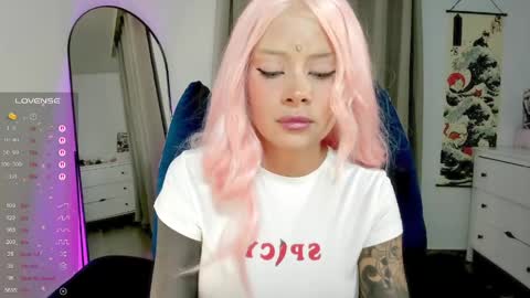 Snapshot of heybambino_ chatting on June 5, 6:52 am Bambi.....Help me get 100 likes in the satisfaction bar. online show from June 5, 6:52 am