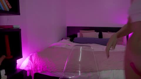 Snapshot of heykittyy chatting on January 27, 3:47 am Hi guys You can call me Kitty online show from January 27, 3:47 am