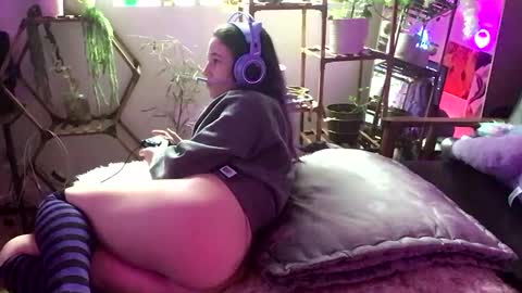 Snapshot of heynicole01 chatting on January 2, 10:33 pm FlexieFae online show from January 2, 10:33 pm