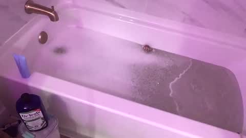 Snapshot of heynicole01 chatting on January 4, 2:03 am FlexieFae online show from January 4, 2:03 am