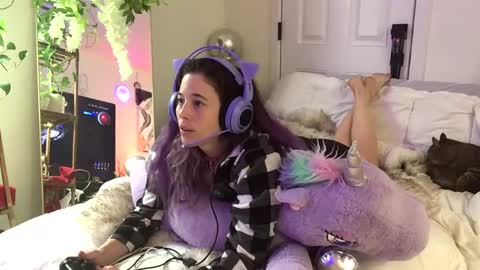 Snapshot of heynicole01 chatting on February 8, 10:19 pm FlexieFae online show from February 8, 10:19 pm