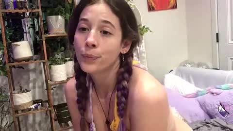 Snapshot of heynicole01 chatting on March 1, 3:43 am FlexieFae online show from March 1, 3:43 am