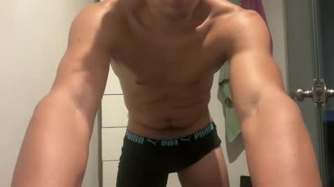 hhernan1 online show from March 20, 10:14 pm