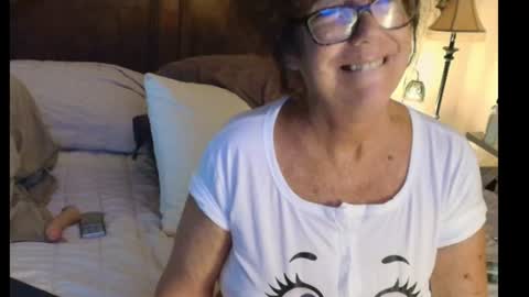 Snapshot of hidden_gold_milf chatting on July 14, 2:05 am hidden_gold_milf online show from July 14, 2:05 am
