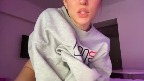 Snapshot of hiddenblossom chatting on March 15, 4:24 pm S online show from March 15, 4:24 pm