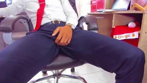 Snapshot of hiddenoffice chatting on December 19, 2:35 pm George online show from December 19, 2:35 pm