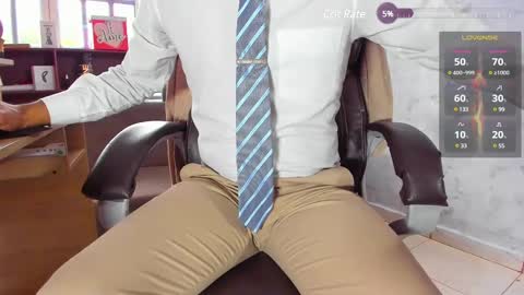 Snapshot of hiddenoffice chatting on February 24, 7:41 pm George online show from February 24, 7:41 pm