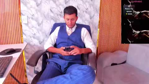 Snapshot of hiddenoffice chatting on September 16, 12:17 pm George online show from September 16, 12:17 pm