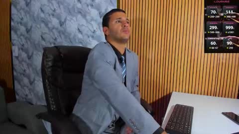 Snapshot of hiddenoffice chatting on September 25, 11:30 pm George online show from September 25, 11:30 pm