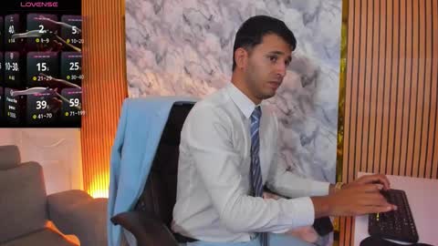 Snapshot of hiddenoffice chatting on October 8, 11:30 am George online show from October 8, 11:30 am