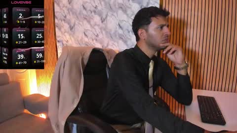 Snapshot of hiddenoffice chatting on October 10, 1:48 am George online show from October 10, 1:48 am