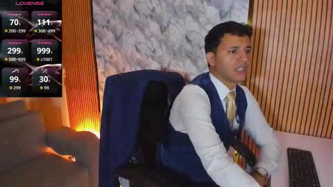 Snapshot of hiddenoffice chatting on October 12, 1:04 am George online show from October 12, 1:04 am