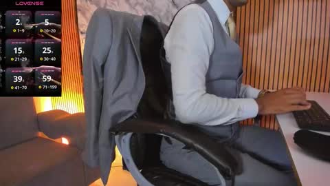 Snapshot of hiddenoffice chatting on October 15, 2:22 am George online show from October 15, 2:22 am