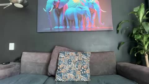 Terry and E online show from April 19, 2:16 pm