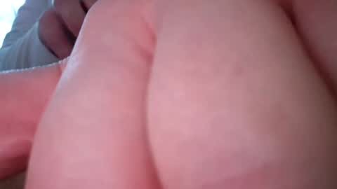 Snapshot of highsex28x chatting on November 4, 3:33 pm highsex28x online show from November 4, 3:33 pm