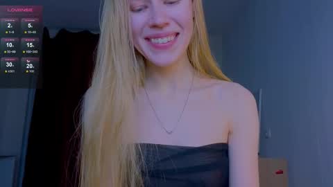 Snapshot of hihi_im_chloe chatting on November 8, 12:00 am Chloe online show from November 8, 12:00 am