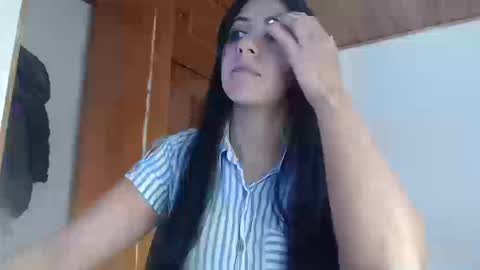 hilaril18 online show from September 24, 8:45 pm