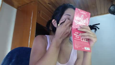 hilaril18 online show from November 1, 11:18 pm