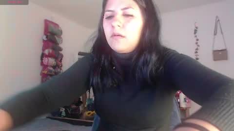 hilaril18 online show from June 20, 6:11 pm