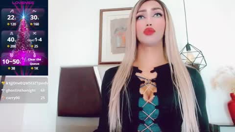 Snapshot of hilary_avilan chatting on December 6, 7:56 pm Hilary Avilan online show from December 6, 7:56 pm