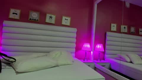 hilary_tailor online show from December 4, 10:57 am