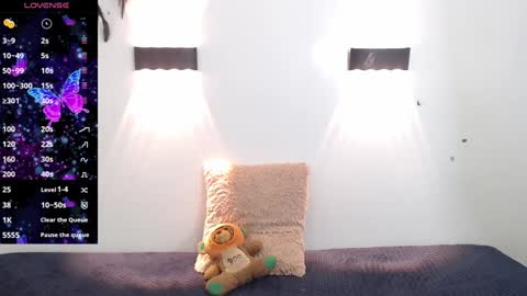 Snapshot of hilaryclowerx chatting on December 6, 7:10 am H I L A R Y online show from December 6, 7:10 am