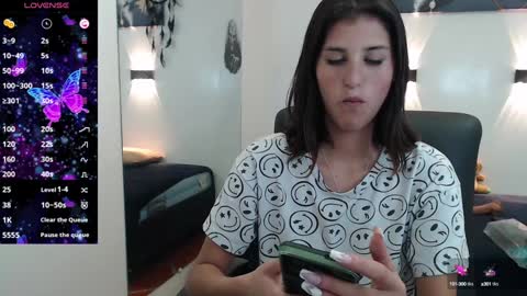 Snapshot of hilaryclowerx chatting on December 7, 3:36 am H I L A R Y online show from December 7, 3:36 am