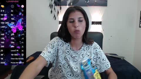 Snapshot of hilaryclowerx chatting on December 7, 7:05 am H I L A R Y online show from December 7, 7:05 am
