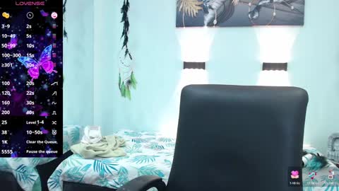 Snapshot of hilaryclowerx chatting on January 9, 5:55 am H I L A R Y online show from January 9, 5:55 am