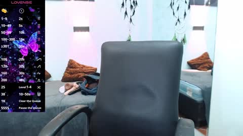 Snapshot of hilaryclowerx chatting on January 24, 3:11 am H I L A R Y online show from January 24, 3:11 am