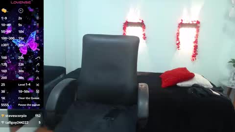 Snapshot of hilaryclowerx chatting on February 27, 9:22 am H I L A R Y online show from February 27, 9:22 am