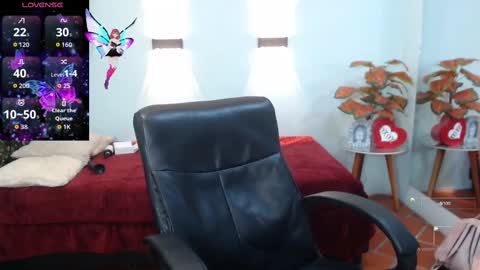 Snapshot of hilaryclowerx chatting on October 5, 2:54 am H I L A R Y online show from October 5, 2:54 am