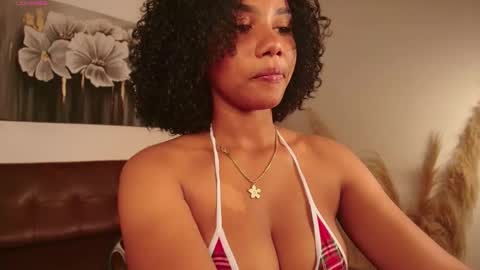 Snapshot of hilaryebony_ chatting on May 4, 8:05 pm - 29p online show from May 4, 8:05 pm