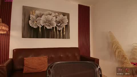 Snapshot of hilaryebony_ chatting on May 13, 7:55 pm - 29p online show from May 13, 7:55 pm