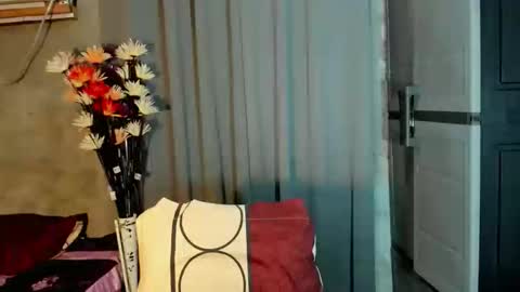 hilarymolly online show from April 23, 12:29 pm