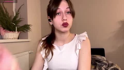 Hi Im Elizabeth online show from February 1, 5:22 pm