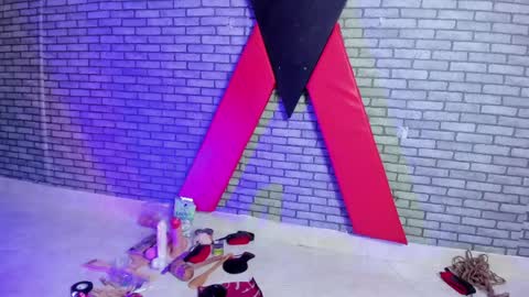 Hillary  online show from April 23, 12:29 pm