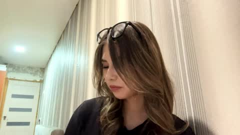 Snapshot of hilmavasudevan chatting on March 27, 2:39 pm Lia online show from March 27, 2:39 pm