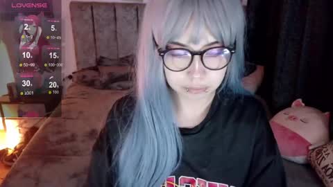 Inori Independent model online show from April 22, 7:00 am