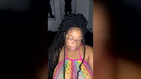 Snapshot of hiniseee chatting on June 20, 7:44 am hiniseee online show from June 20, 7:44 am