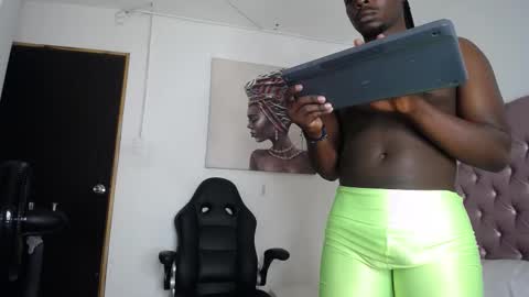 Snapshot of hiperhard_ chatting on September 13, 11:37 pm Hiper Haper online show from September 13, 11:37 pm