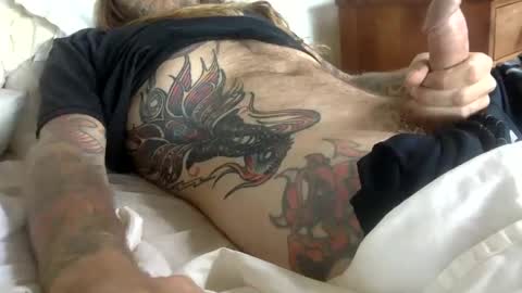 Snapshot of hippybiker chatting on December 15, 6:26 pm hippybiker online show from December 15, 6:26 pm