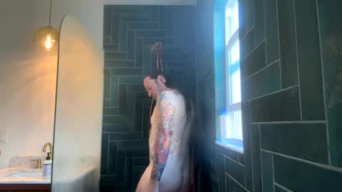 Snapshot of hippybiker chatting on February 8, 7:05 pm hippybiker online show from February 8, 7:05 pm