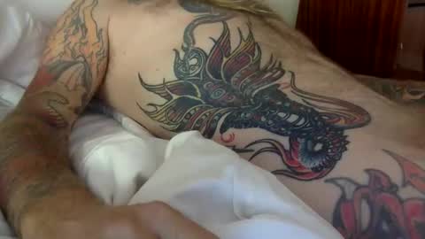 Snapshot of hippybiker chatting on October 20, 10:38 am hippybiker online show from October 20, 10:38 am