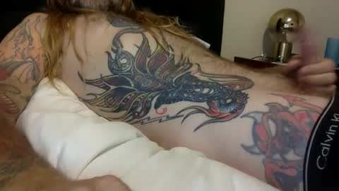 Snapshot of hippybiker chatting on October 29, 11:34 am hippybiker online show from October 29, 11:34 am