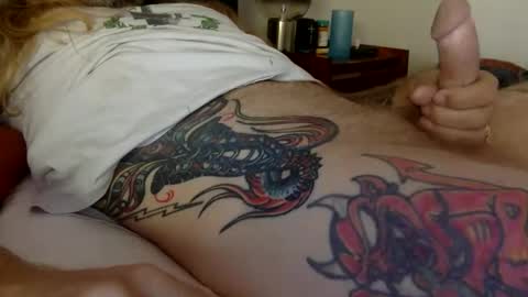 Snapshot of hippybiker chatting on December 1, 12:32 pm hippybiker online show from December 1, 12:32 pm