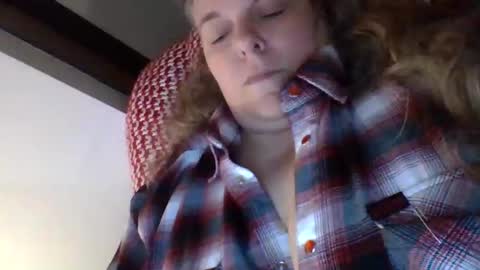 Snapshot of hippysnewhere chatting on April 26, 12:52 am hippysnewhere online show from April 26, 12:52 am