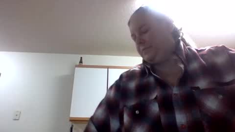 Snapshot of hippysnewhere chatting on May 17, 3:52 pm hippysnewhere online show from May 17, 3:52 pm